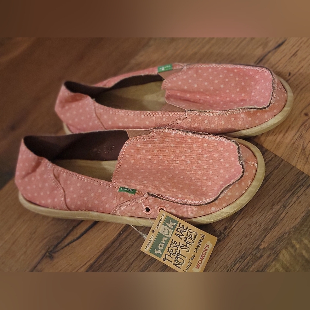 Sanuk Pink Slippers Comfortable Slip-On Design